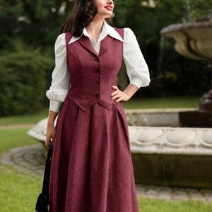 Cold-Shoulder Tunic Vest in Deep Wine